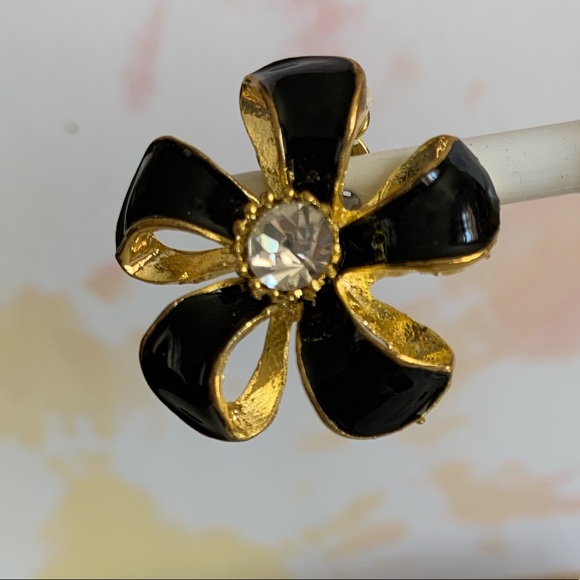 Vintage clip on earrings - Picture 3 of 4